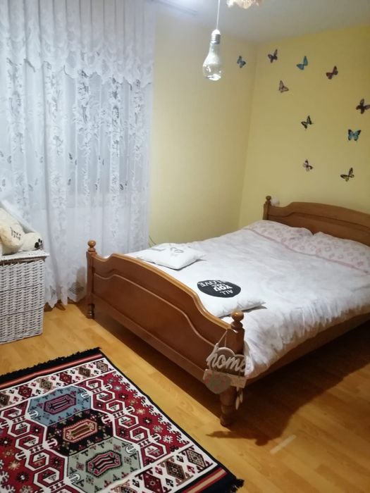 Primesc in gazda la casa