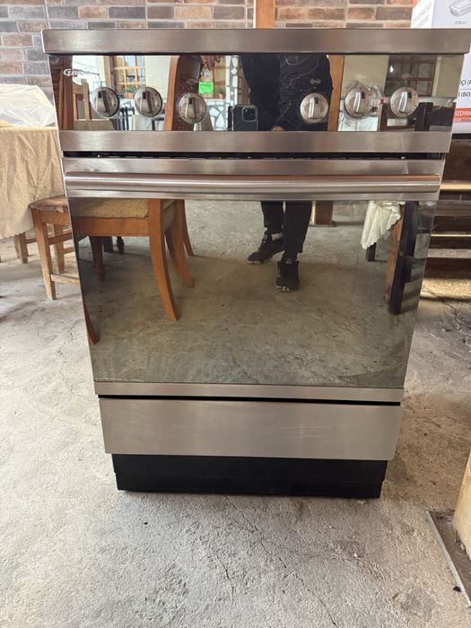 Иноксова готварска Печка с керамични котлони Gram