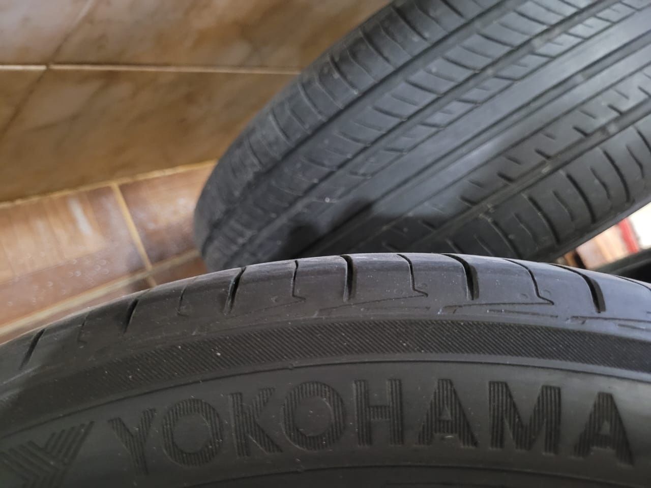 YOKOHAMA 245,45,19