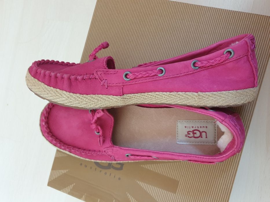 Обувки UGG