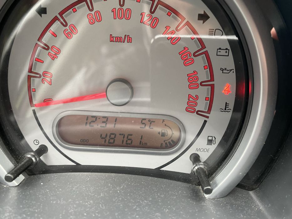 Opel agila 2009 1l benzina