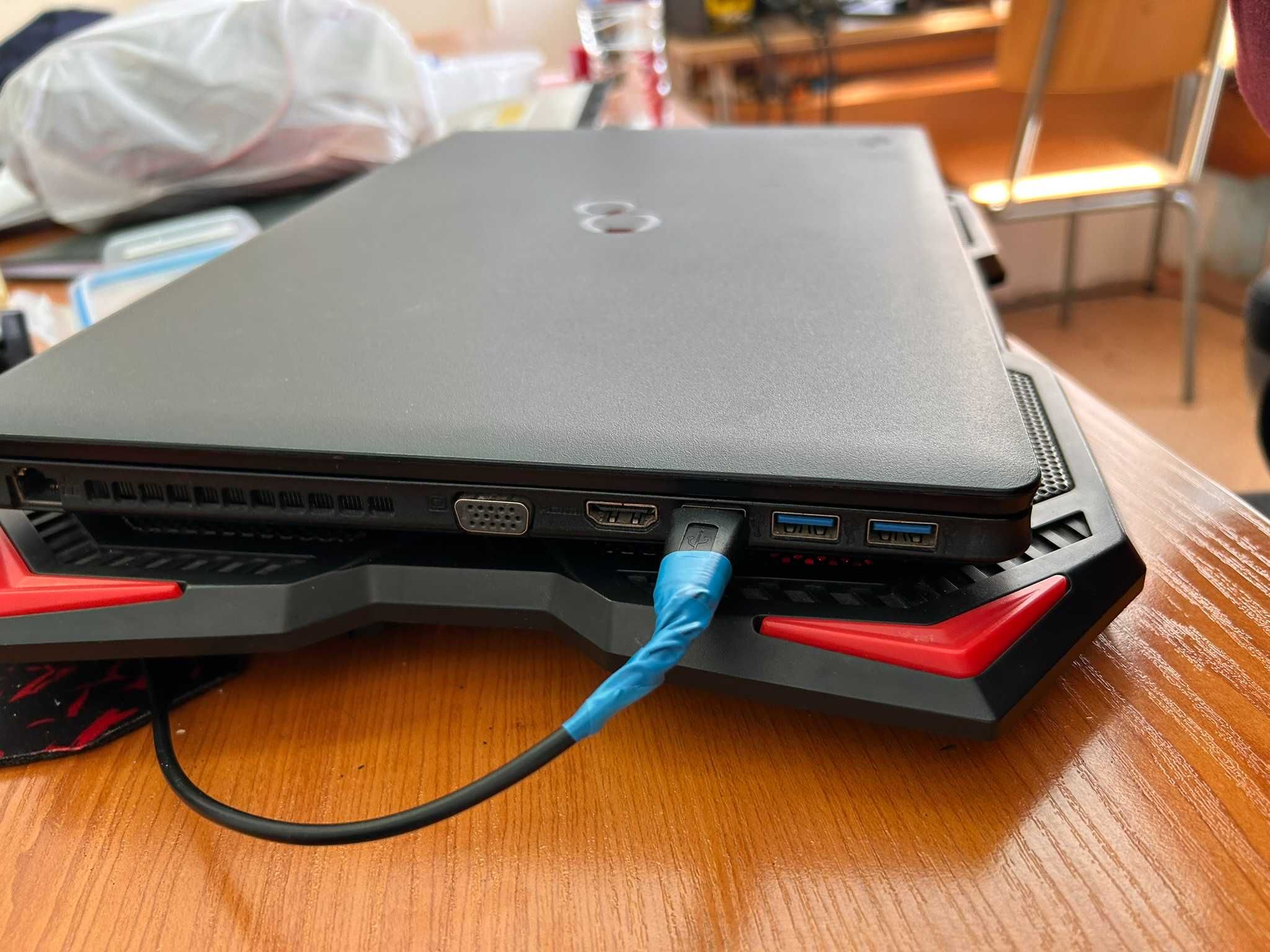 Лаптоп Fujitsu i5 16GB RAM