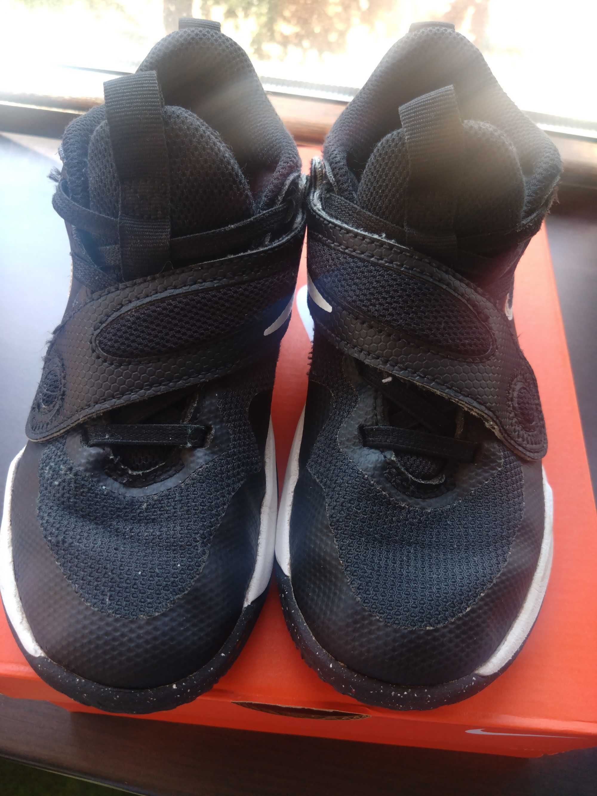 Баскетболни обувки  Nike Team Hustle с кожа