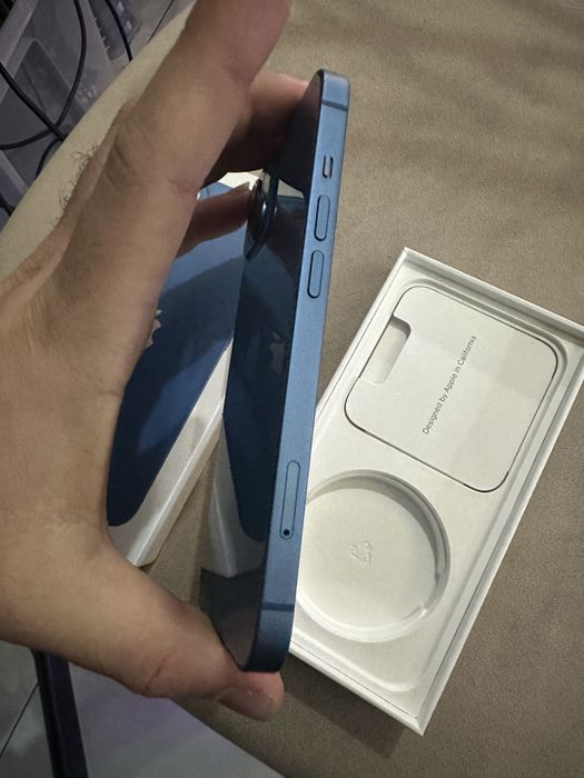 iPhone 13 albastru 128GB stare impecabila, baterie 87%, fără urme