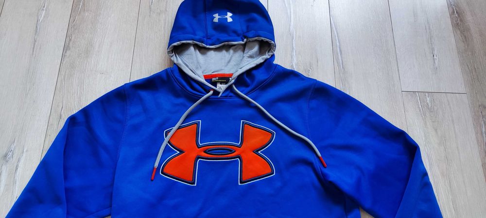 Продавам суитчър Under Armour Storm