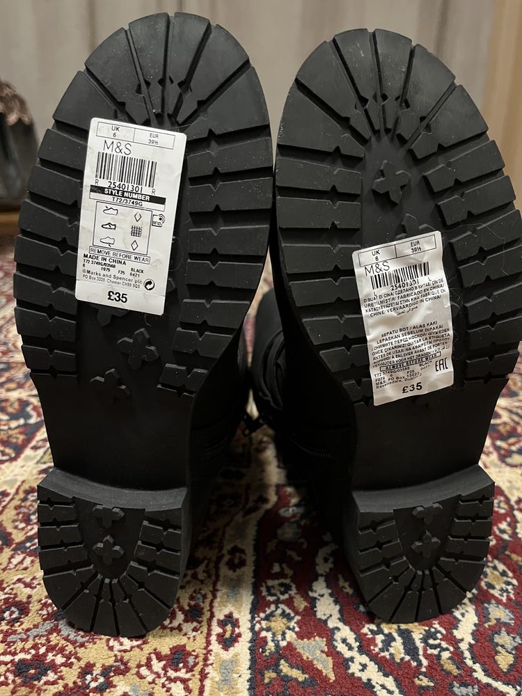 Cizme M&S, noi, imblanite, pentru fete, masura 39,5