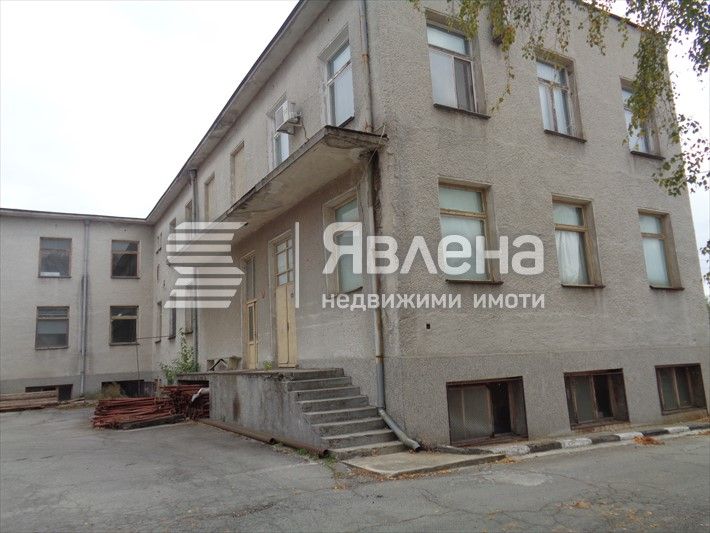 Продава се Склад в Ямбол, Зорница - 5204 кв.м за 167 €/кв.м - Снимка #4
