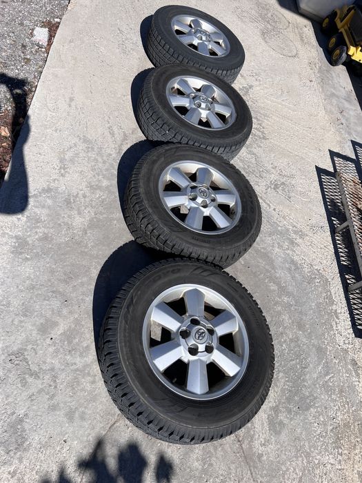 Зимни гуми Toyo с джанти 215/70/16 Toyota Rav4