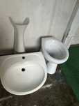 Vând chivetă cu picior si vas wc