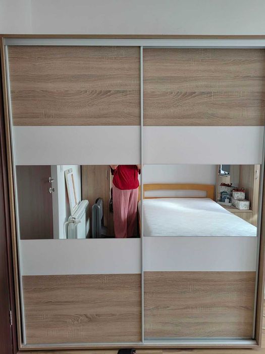 Продавам гардероб в отлично състояние