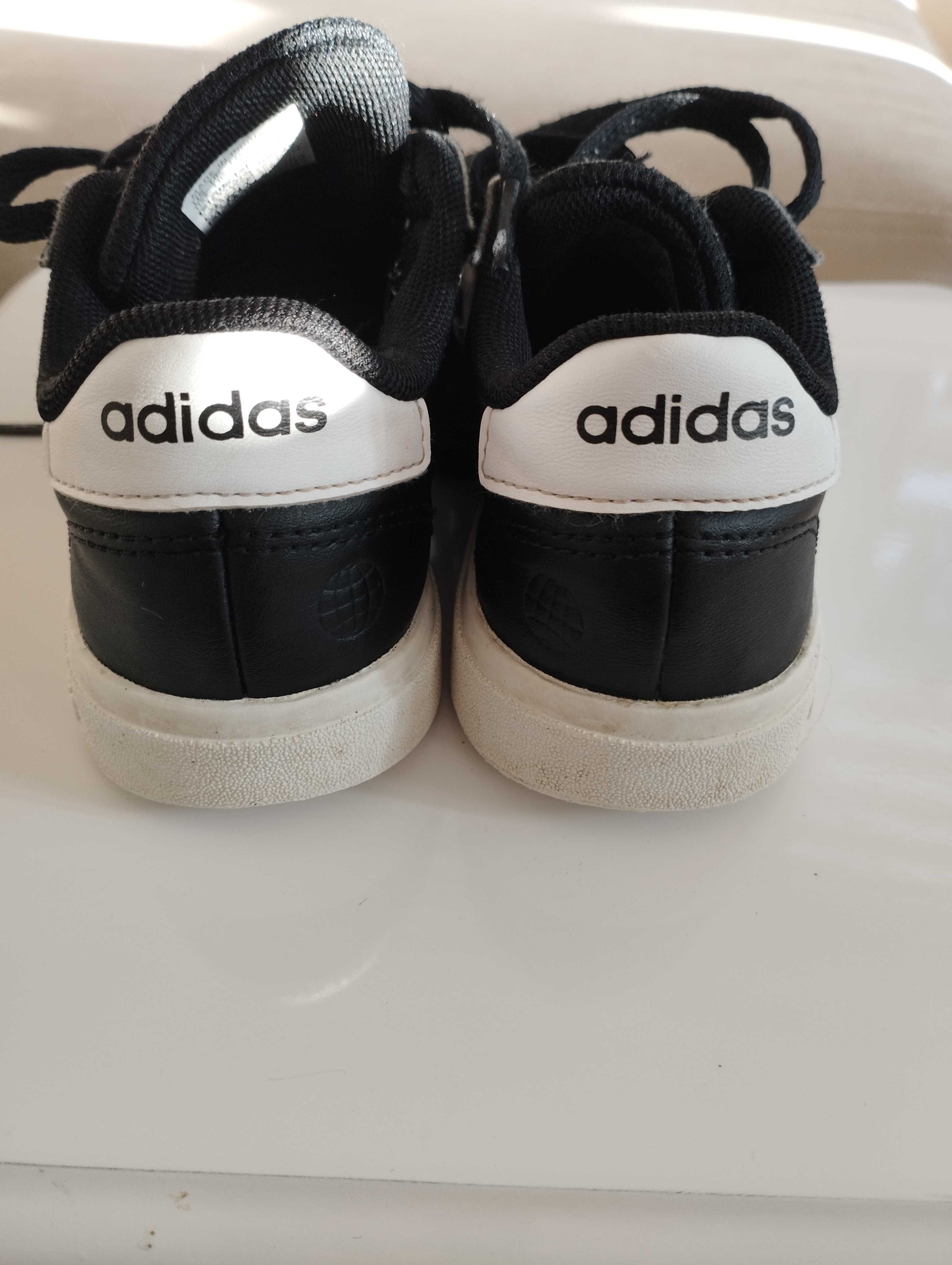 Маратонки ADIDAS