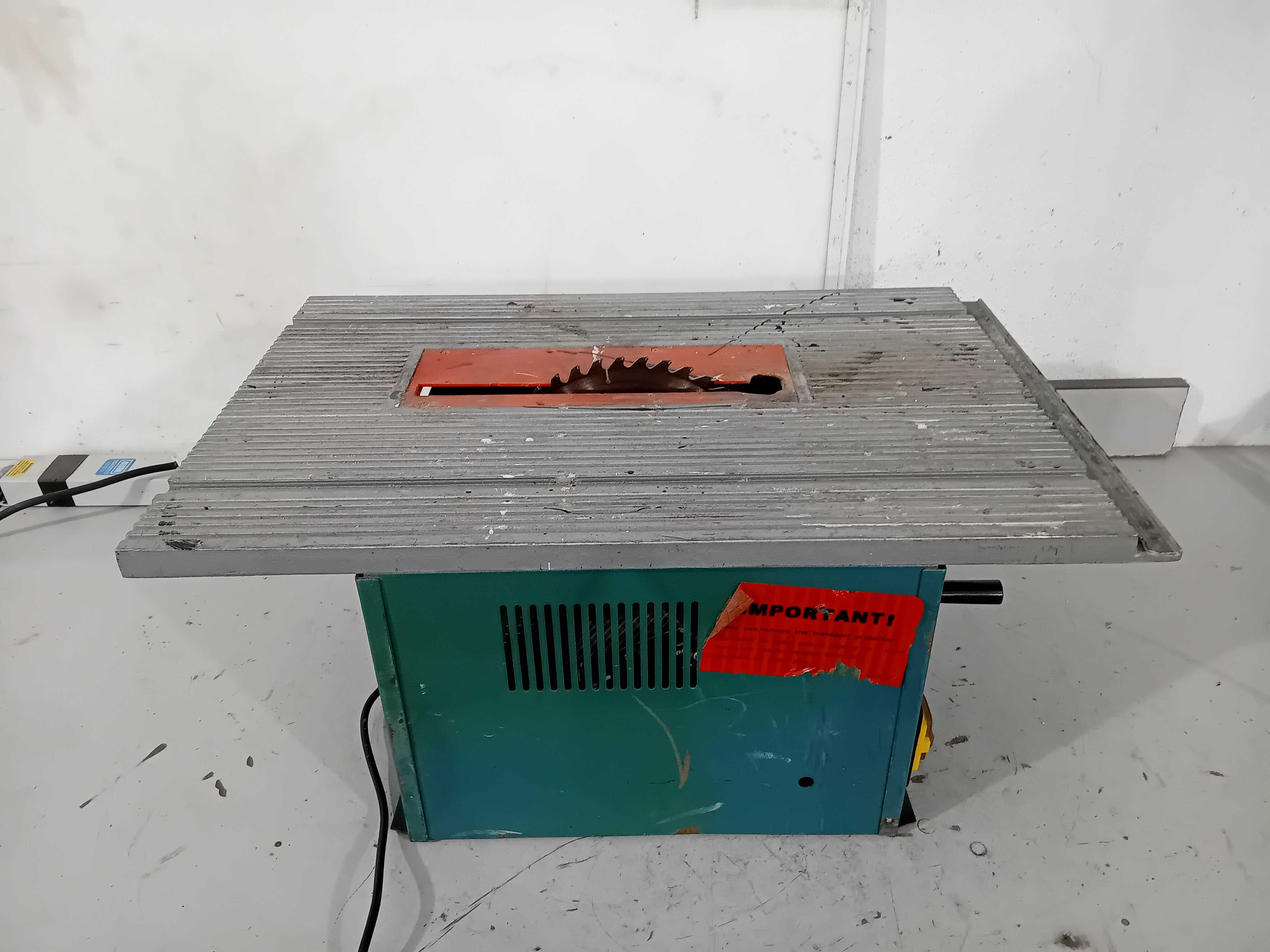 Циркуляр за дърво - Ferm 1500 W