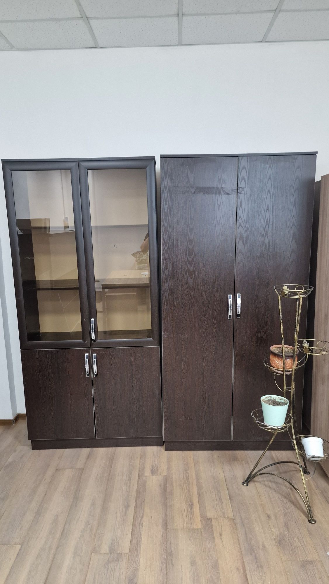 Продам мебель шкафы и столы