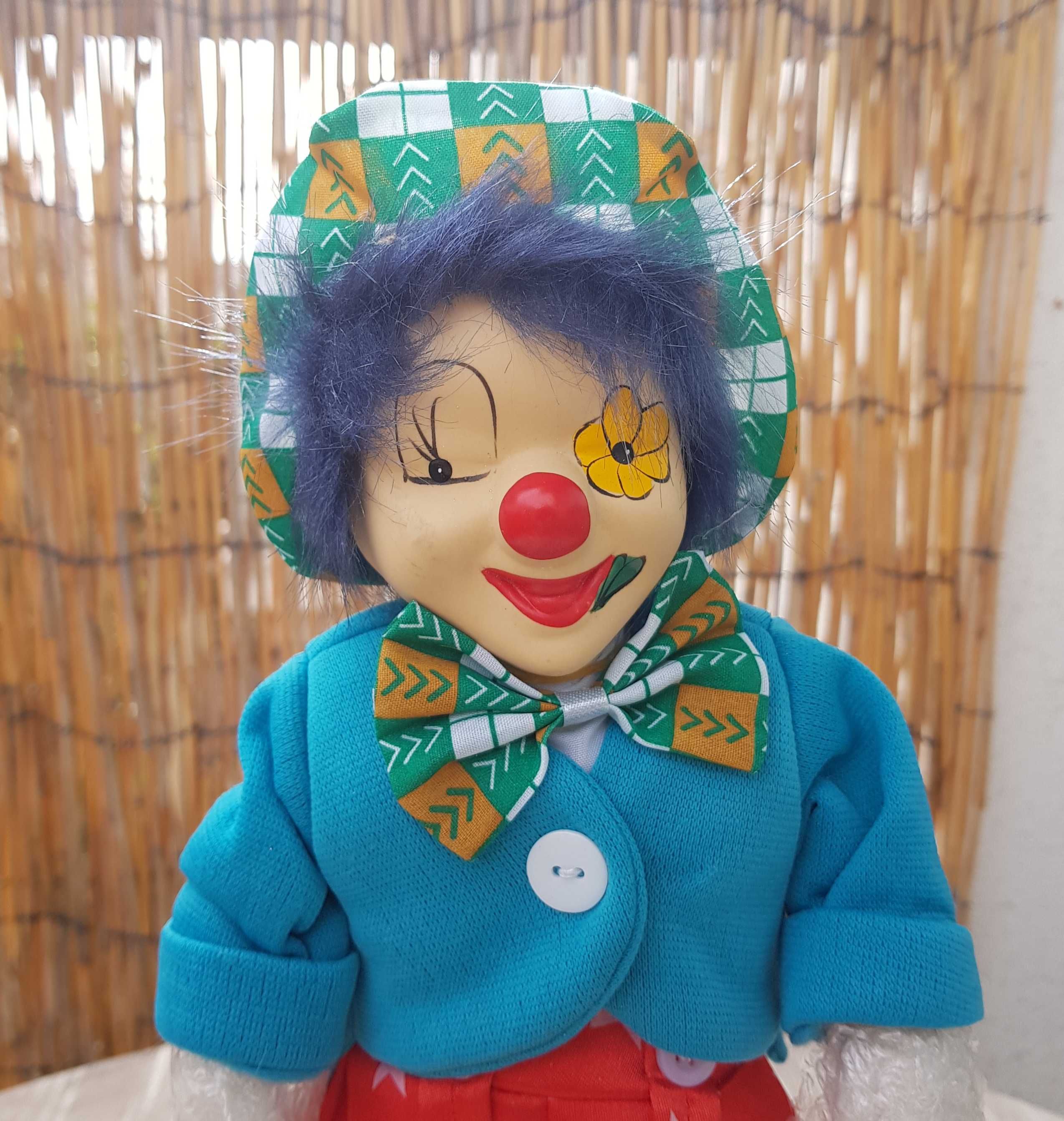 Порцеланова музикална кукла- клоун