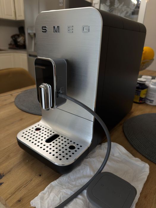 Espressor automat SMEG