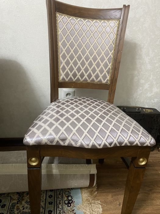 Б/у Стол со стульями.