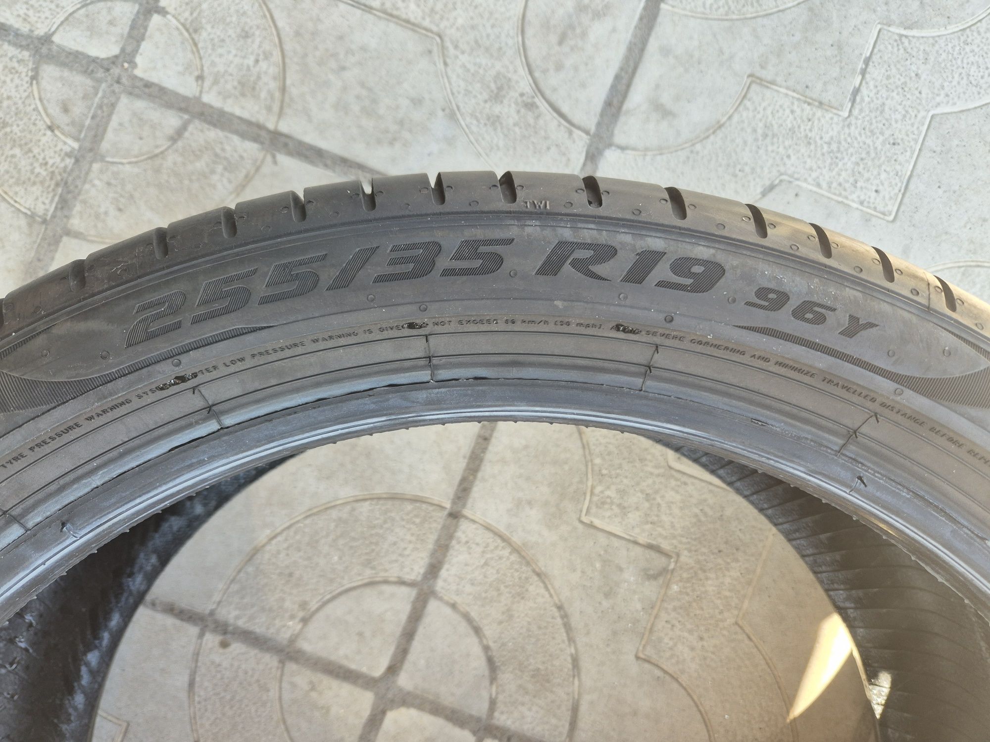 2бр.летни гуми 255/35/19 96Y Pireli RSC 22г.