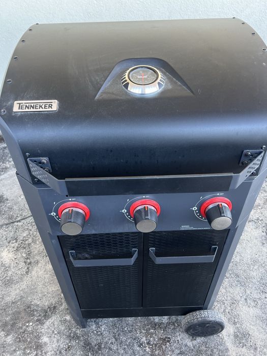 Gratar Tenneker pe gaz 3 arzatoare