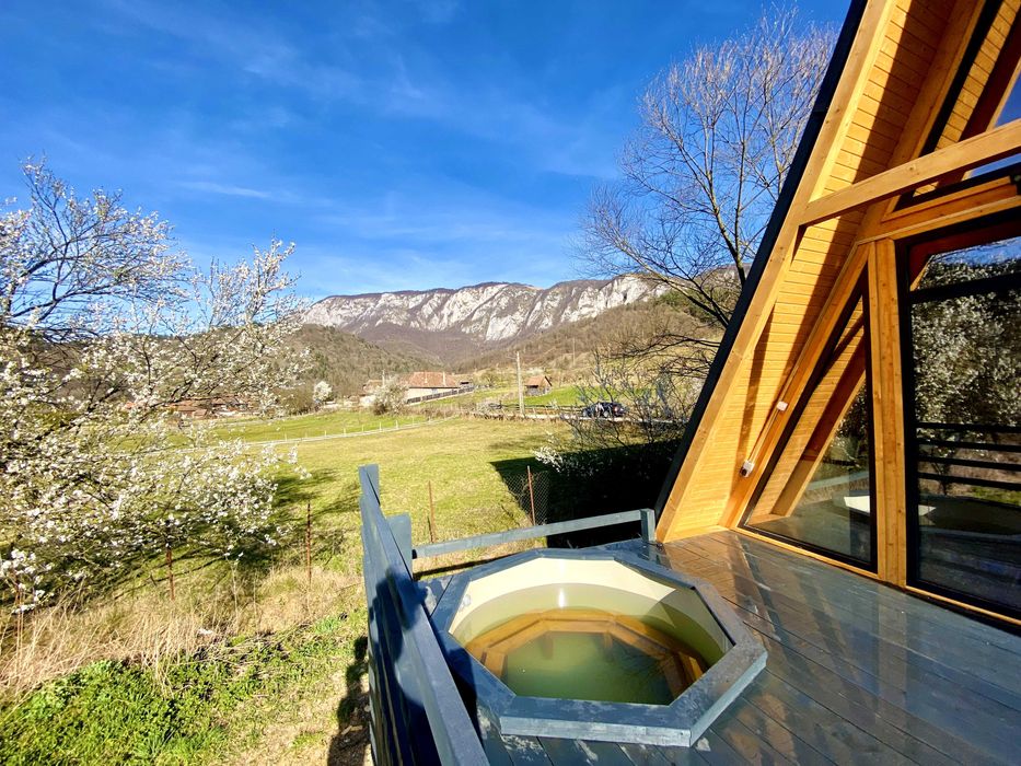 Închiriez cabană cu ciubăr