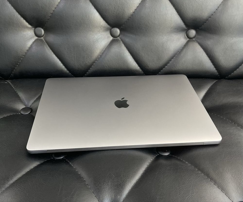 Apple MacBook Pro 2017 года в хорошем состояние