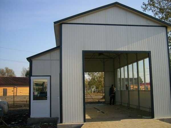 Construim Garaje Auto din structura metalica si panou sandwich izolat