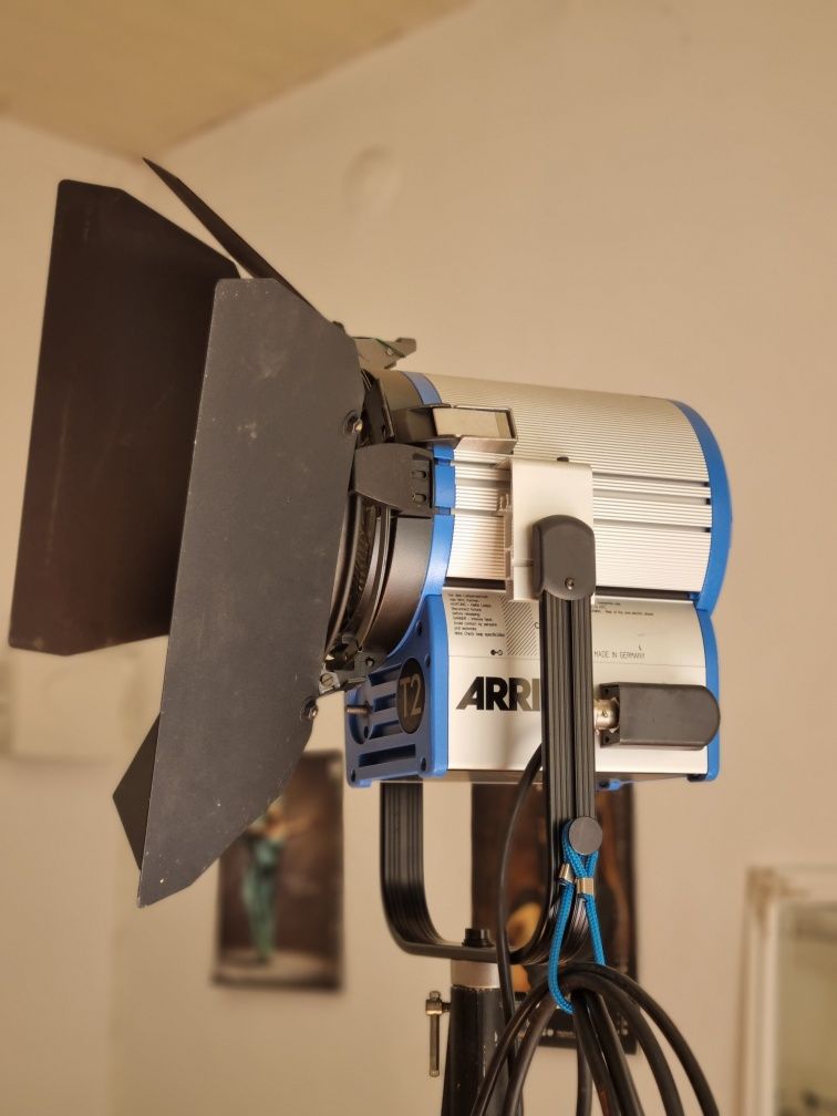 Видео осветление ARRI T2 2000W 2 броя