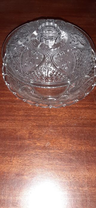 Стъклена бонбониера