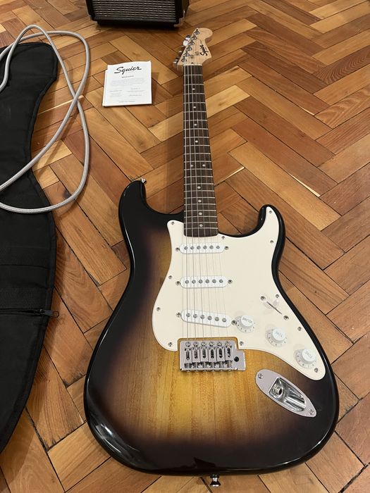 Set chitara electrica Squier, amplificator, husa