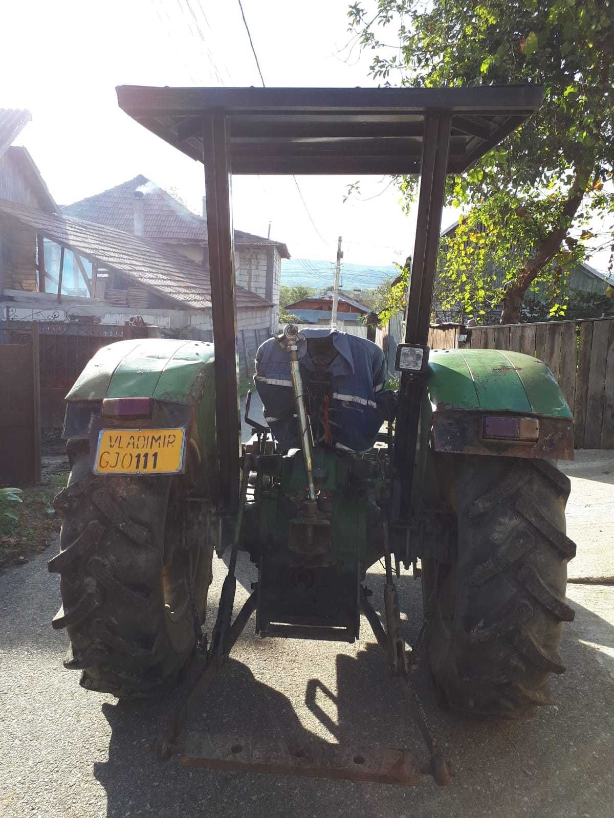 Tractor John Deere de vanzare.