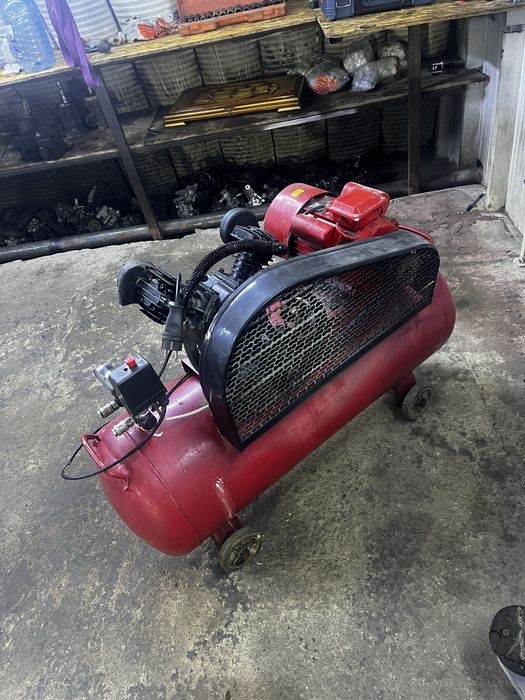 Продам компресср 120л.