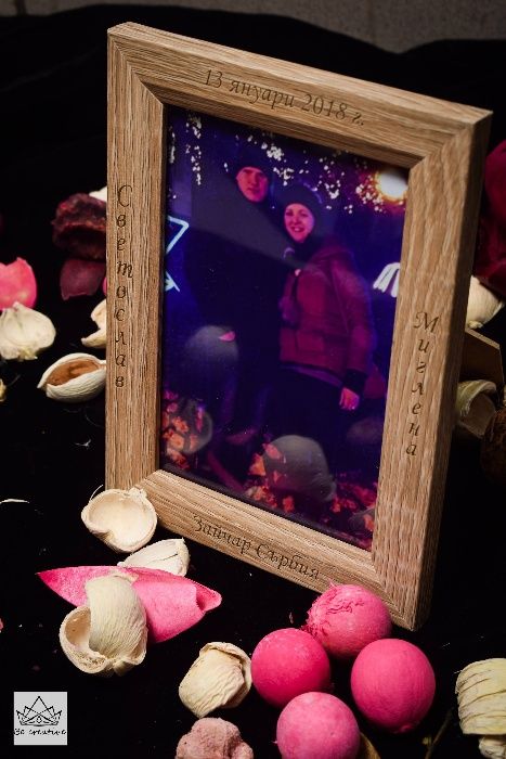 Гравирани рамки за снимки с размер 10Х15см.