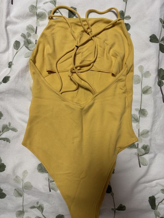 Бодита и топове H&M и Zara