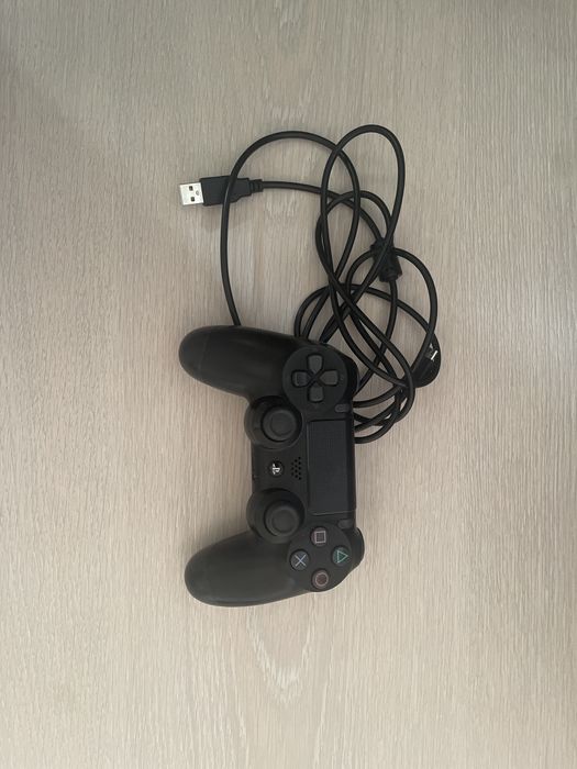 Vând Controller/Manetă pentru Playstation 4