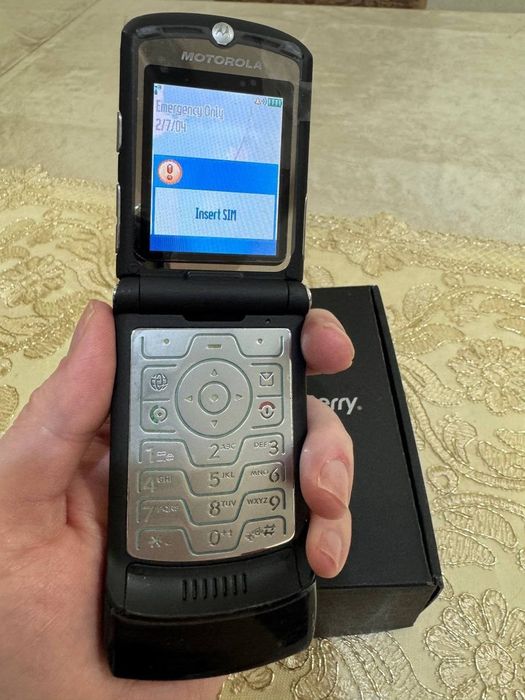 Легендарный Motorola V3 GSM 1SIM Регистрация отган Новый