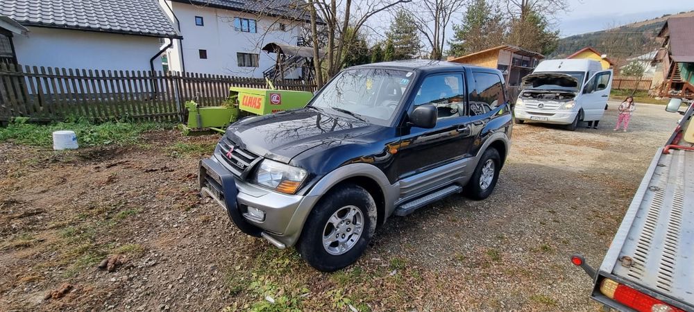 Dezmembrez mitsubishi pajero mk3 motor 3.2 cutie automat super select.