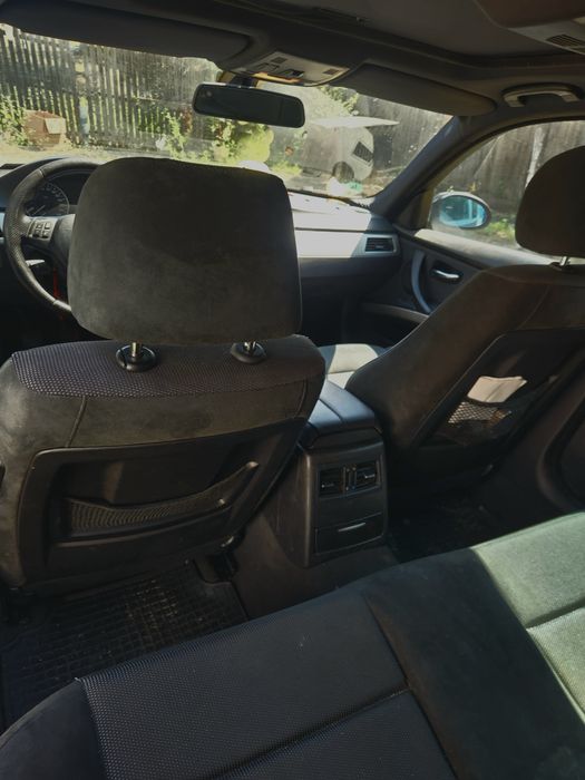 BMW  / E90 /  Pachet M  / Navi  /  Trapa