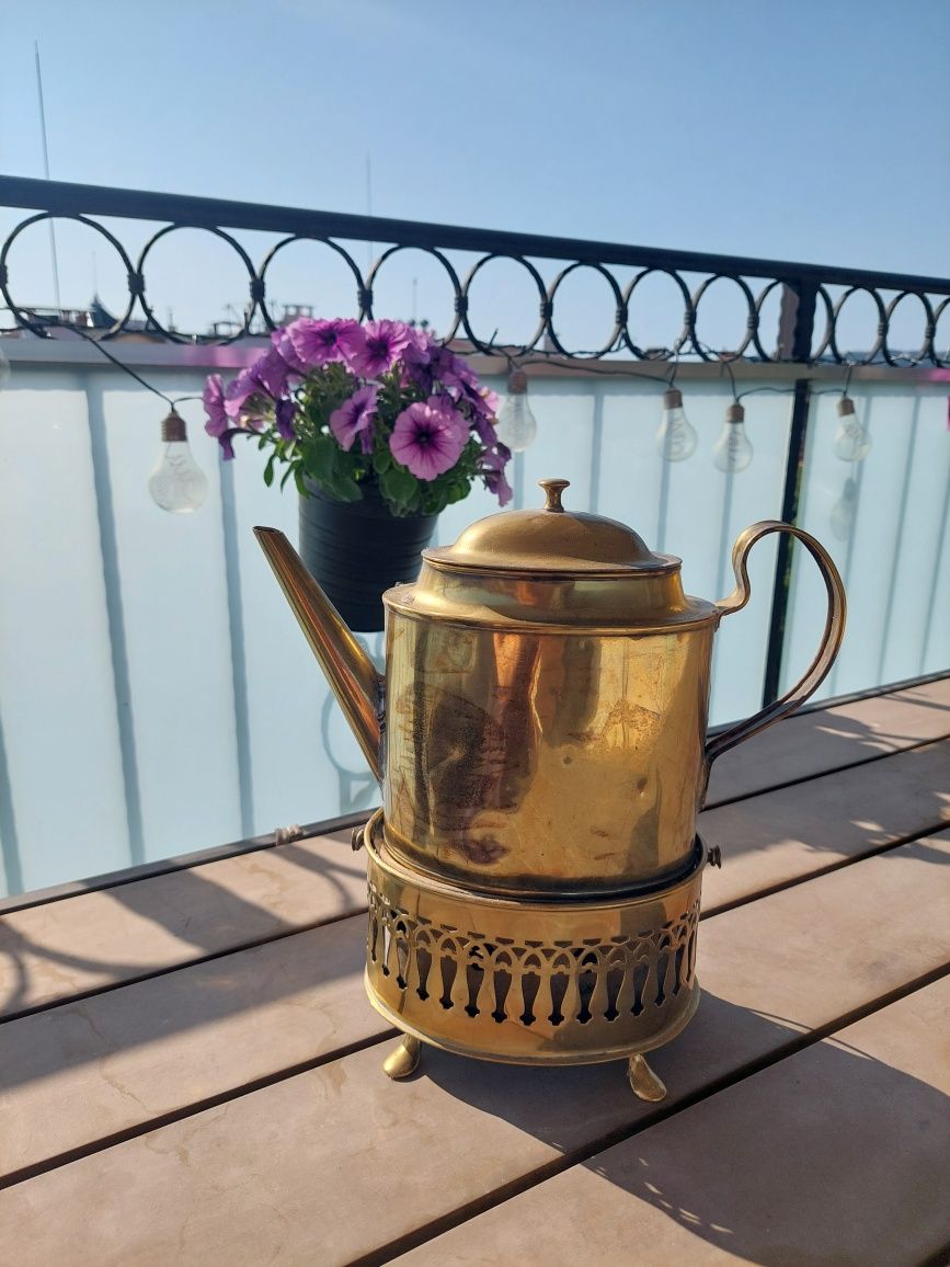 Античен старинен чайник