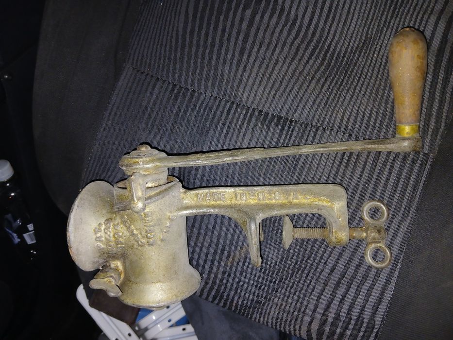 Masina de tocat carnea anul 1904