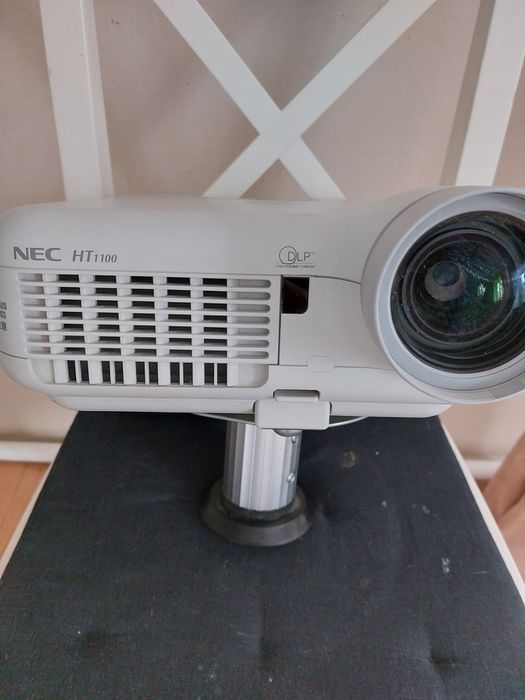Проектор NEC ht 1100