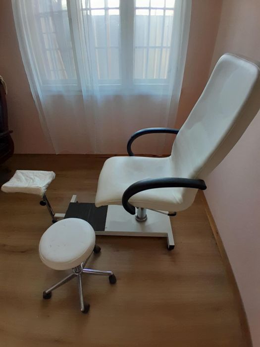 Работен стол, за извършване на маникюри и др