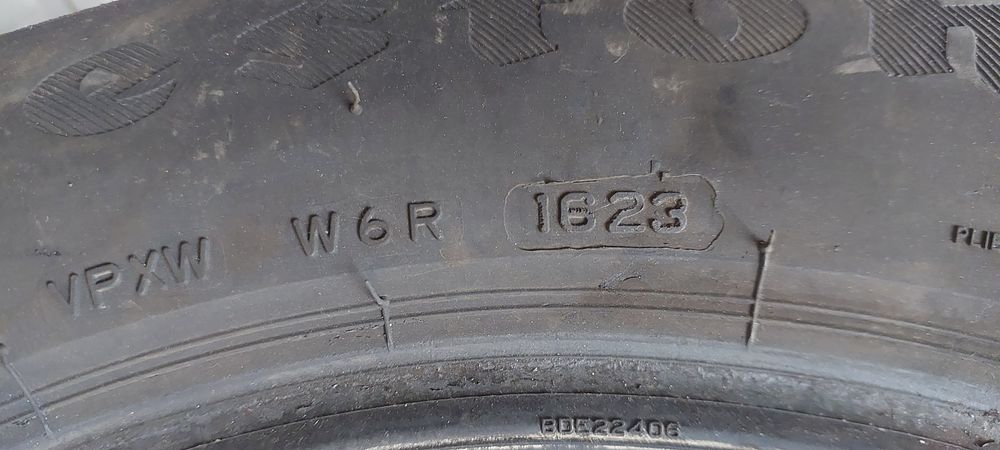 Vand 2 anvelope de iarna  R16