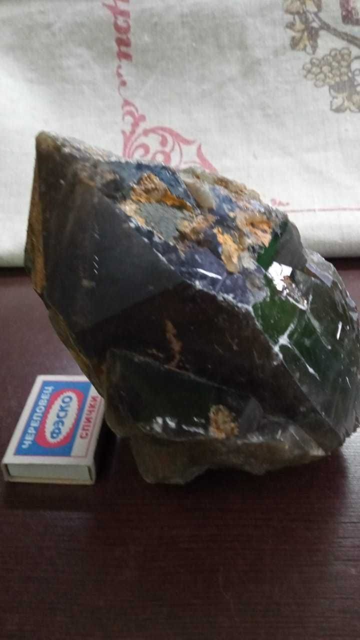 Морион большого размера кристалл