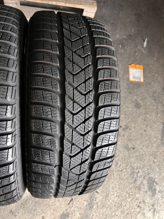 2 anvelope iarna ca NOI 205/40/17 , Pirelli , 7.5 mm