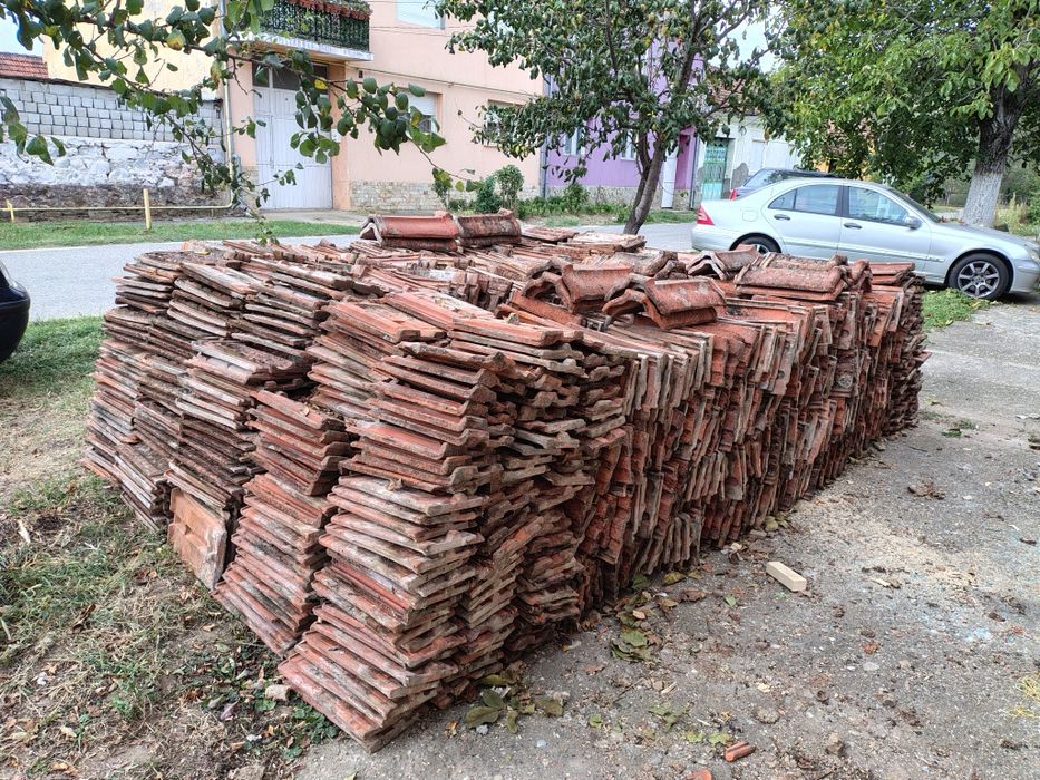 Vând țiglă dată jos de pe casăe lei