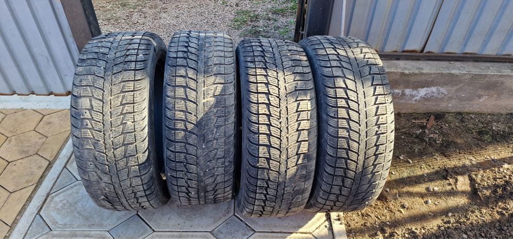 Резина зимняя 235/55/R17