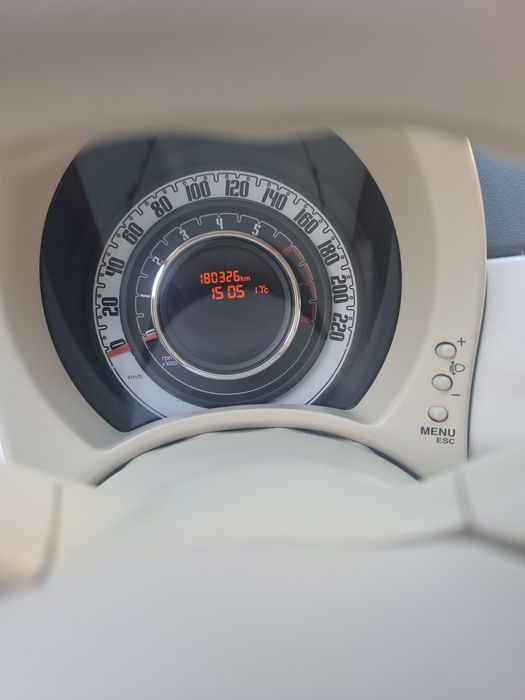 Fiat 500  cutie de viteze manuală!
