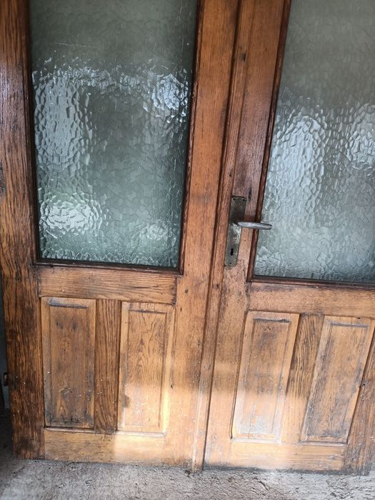 Ușă din lemn masiv