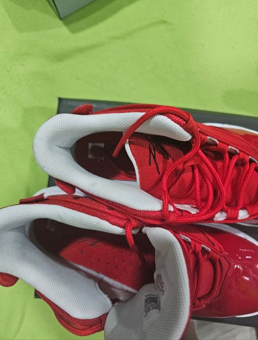 Jordan max aura 4 university red 42