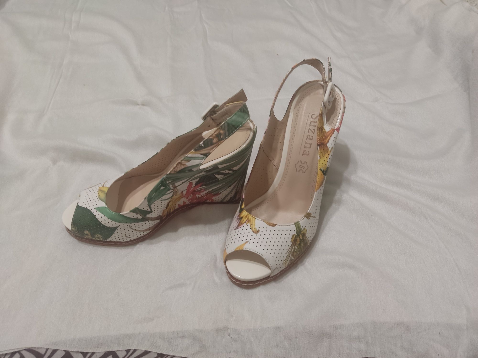 Продаются босоножки 39-40 размера