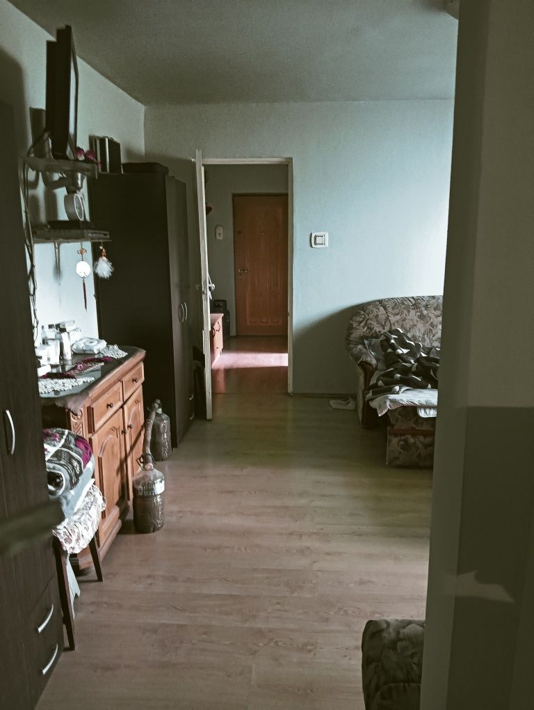 Vind apartament în Sânmartin